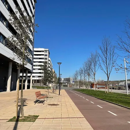 Gran Bilbao XI With Parking By Aston Rentals Barakaldo Exterior photo